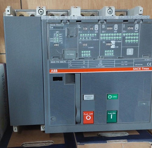کلید اتوماتیک ۱۶۰۰ آمپر چهار پل ABB
